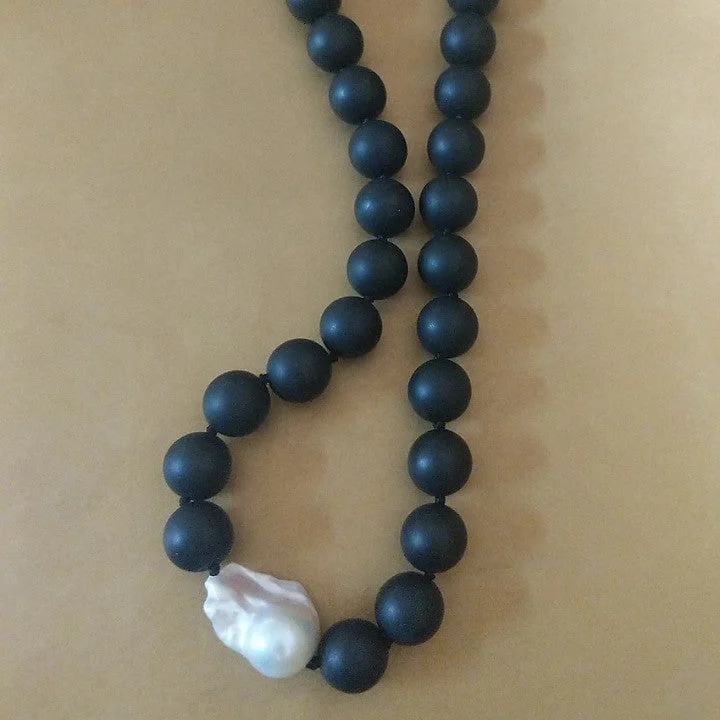 chic necklaces for women -ONYX NECKLACE WITH KESHI PEARL