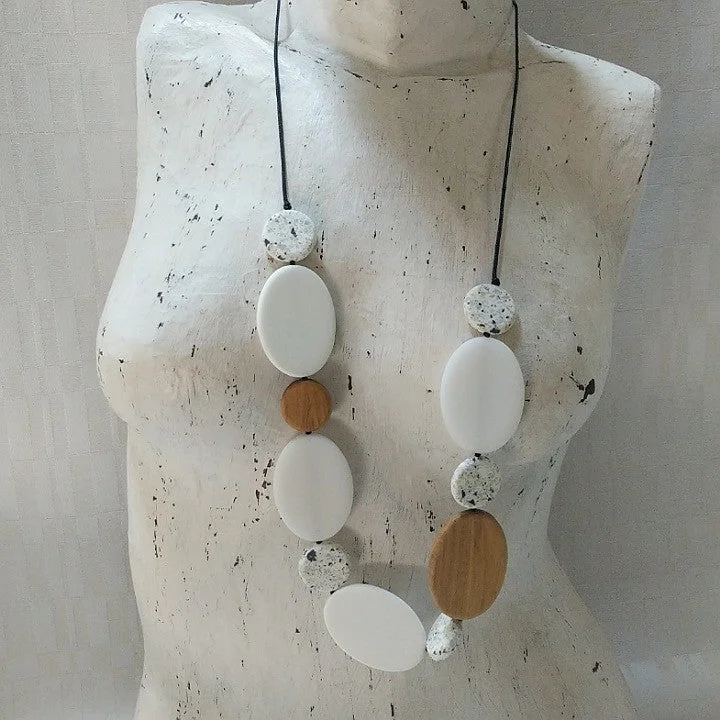 gemstone pendant necklaces for women -NECKLACE FLAT WOOD AND RESIN DISCS